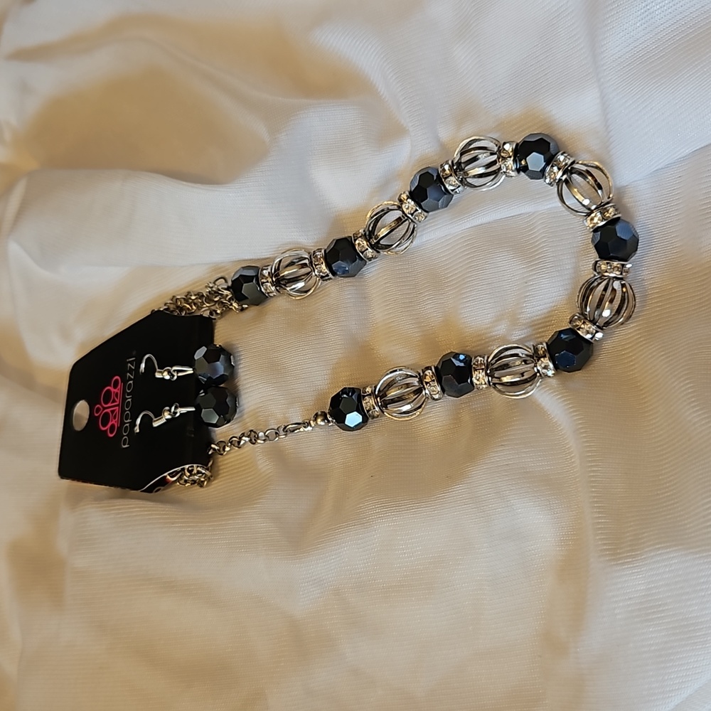 Paparazzi necklace and earrings.